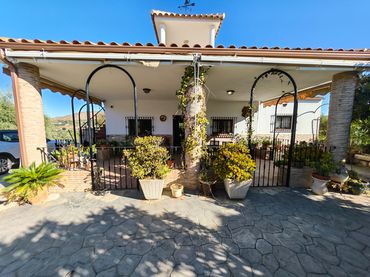 Casa rústica amb jardí en venda a Alquería - Torrealquería