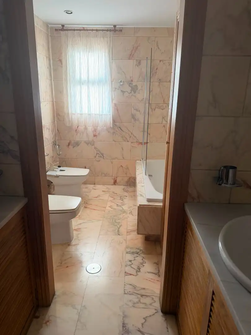 Bany de Àtic de lloguer en Granada amb Terrassa, Forn i Rentadora