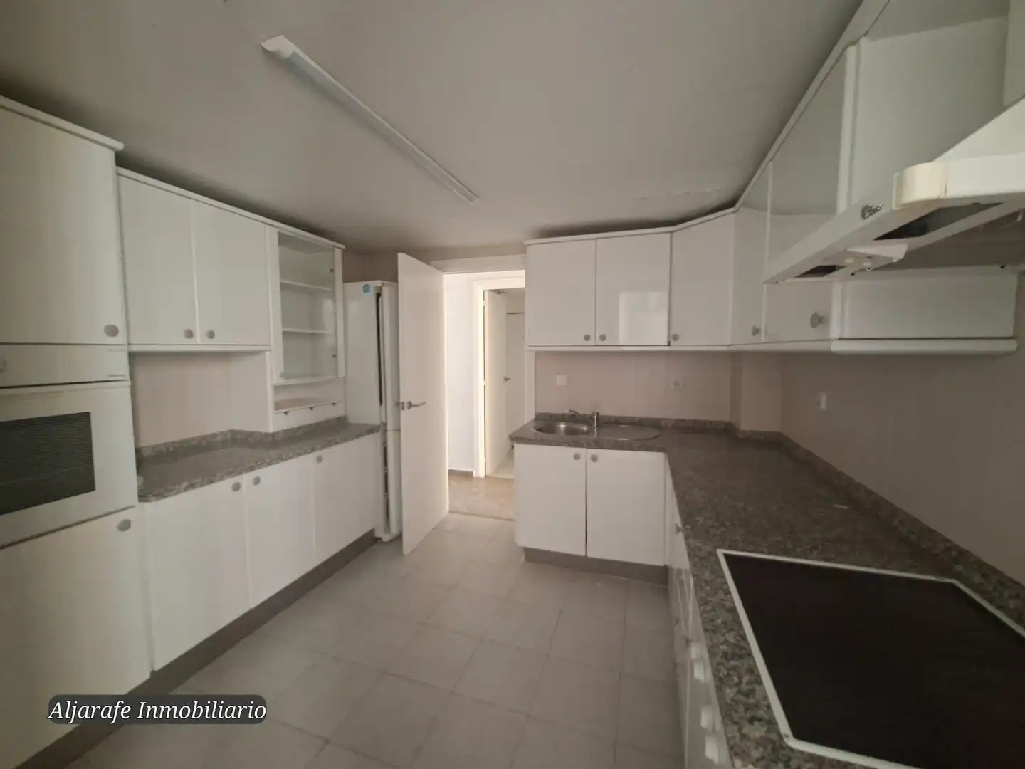 Kitchen of Flat for sale in Sevilla  with Air Conditioner, Heating and Private garden