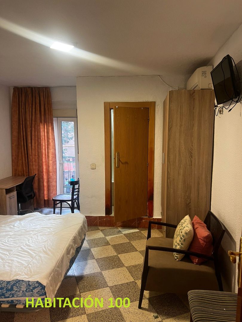 Habitación de Piso de alquiler en  Granada Capital con Aire acondicionado, Calefacción y Amueblado