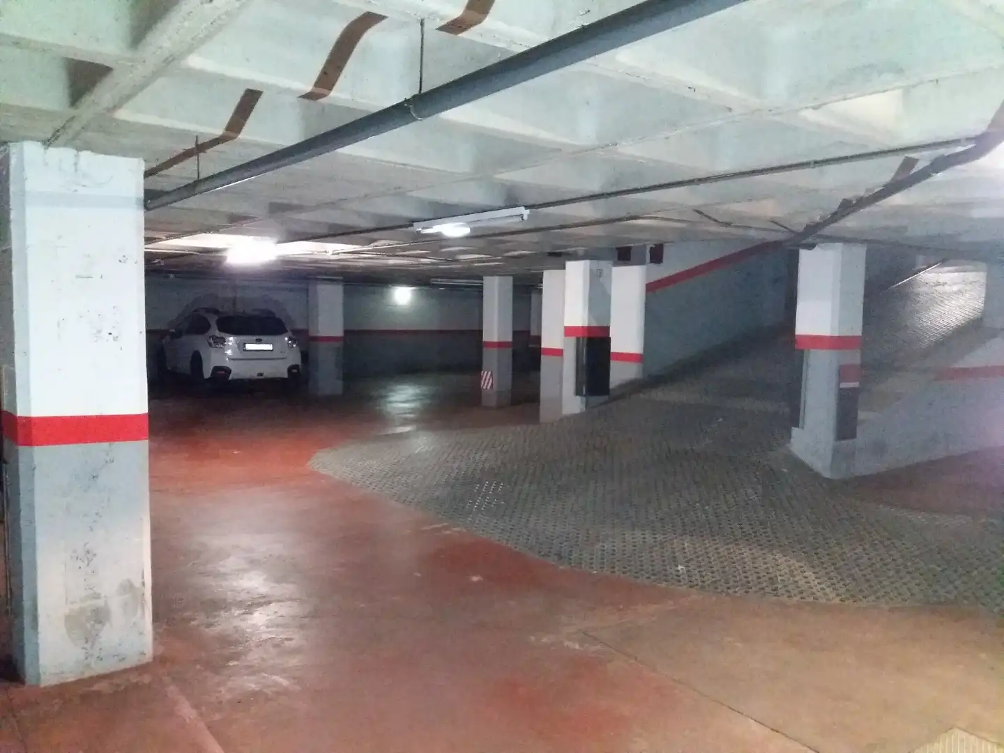 Parkplatz von Garage zur Miete in Vic