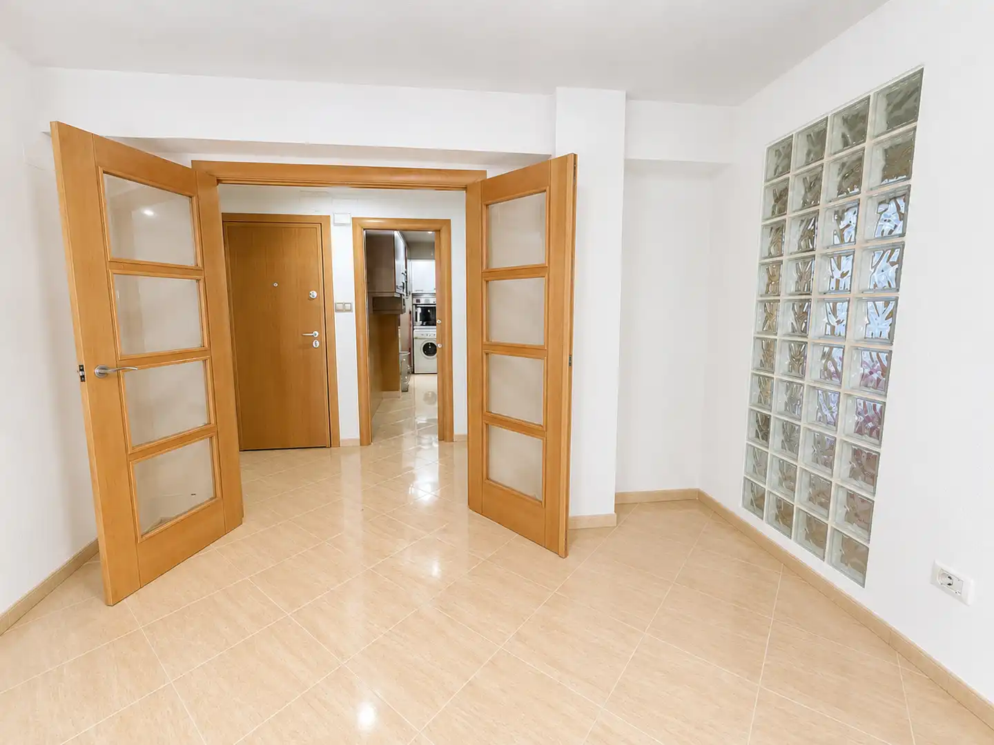Flat for sale in Valencia  with Air Conditioner, Furnished and Oven