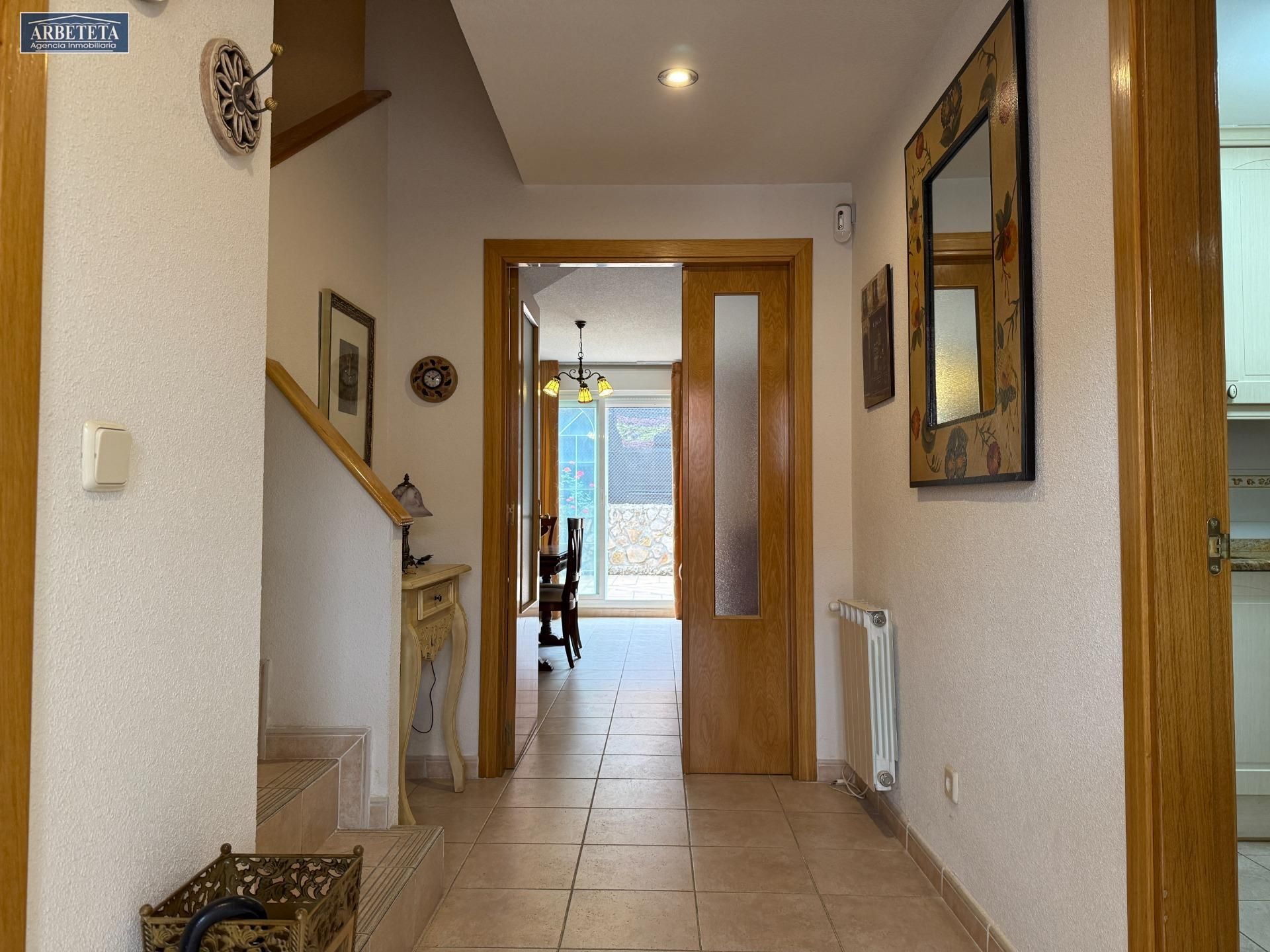 Casa adosada en venta en Guadalajara Capital con Calefacción, Terraza y Piscina comunitaria