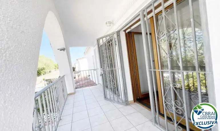 Casa adosada en venda en Empuriabrava amb Jardí privat i Moblat