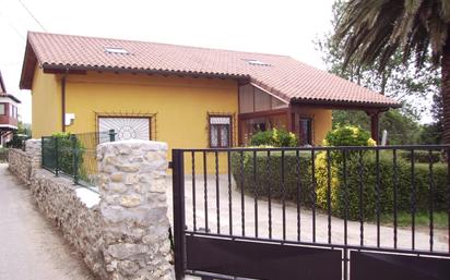 Vista exterior de Casa o xalet en venda en Santillana del Mar amb Calefacció, Parquet i Traster