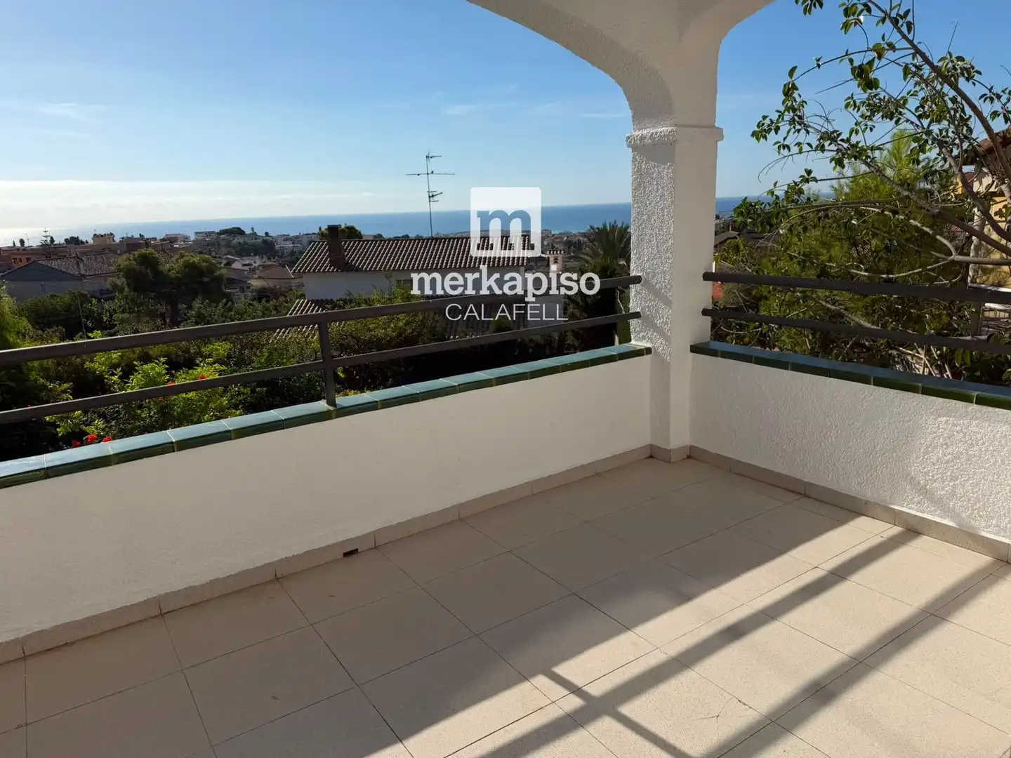 Vista exterior de Casa o xalet en venda en Calafell amb Jardí privat i Terrassa