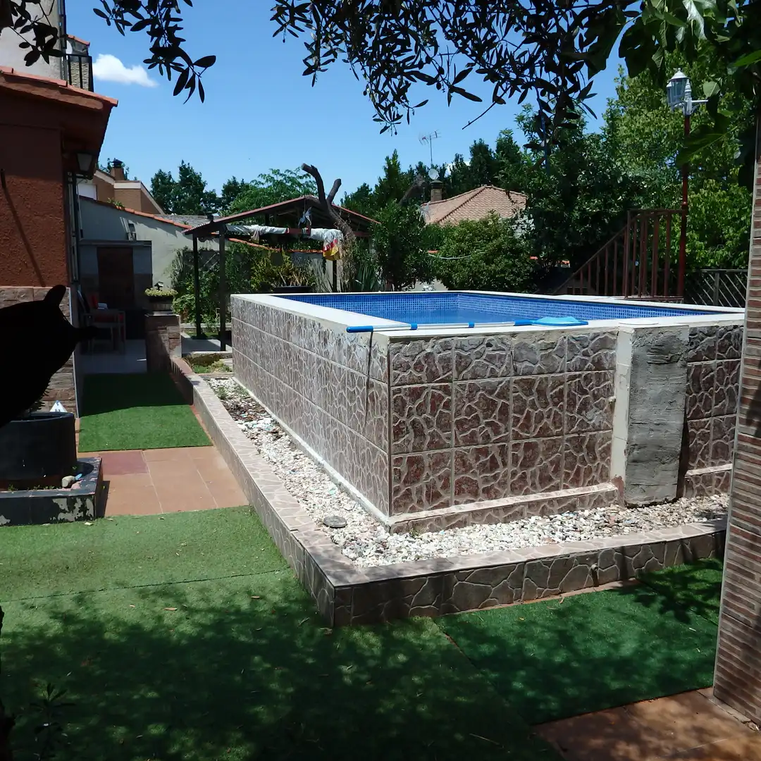 Piscina de Casa o xalet en venda en Cedillo del Condado amb Aire condicionat, Calefacció i Jardí privat