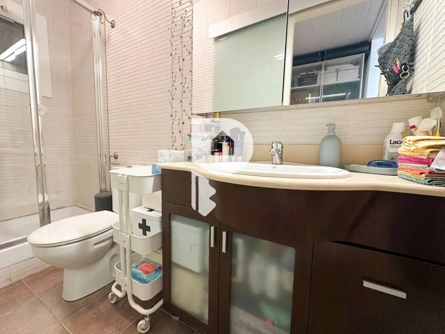 Bathroom of Flat for sale in Cornellà de Llobregat  with Air Conditioner, Heating and Parquet flooring