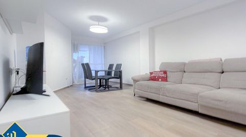 Apartamento renovado con terraza, en la provincia de Alicante, en la ciudad de Torrevieja, en la zona de Playa de los Locos. 3 hab, imatge 4
