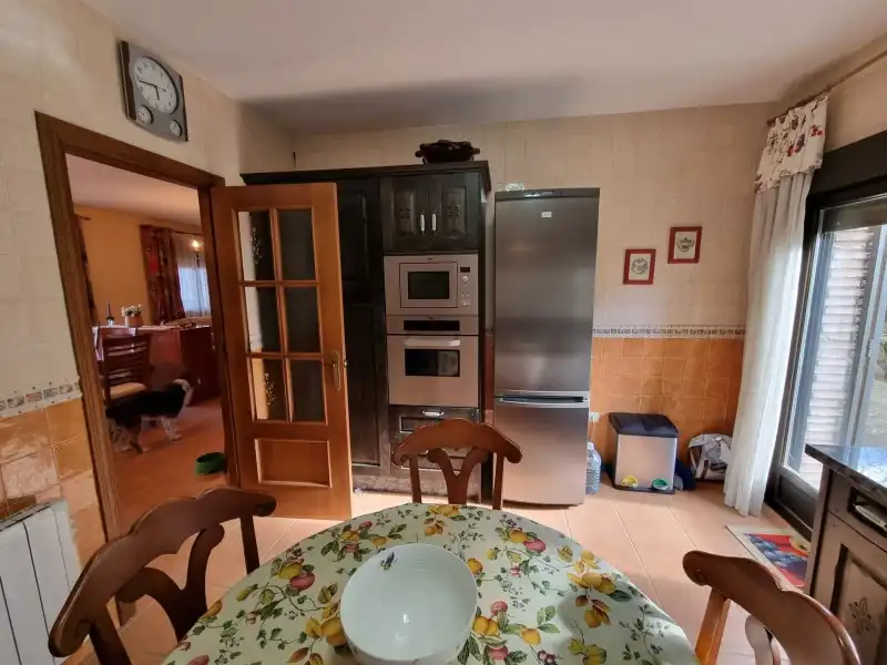 Cuina de Casa o xalet en venda en Valdastillas amb Aire condicionat, Calefacció i Terrassa