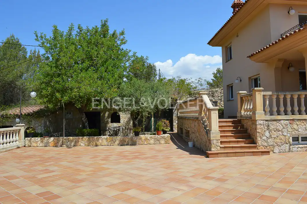 Vista exterior de Finca rústica en venda en Tarragona amb Aire condicionat, Calefacció i Jardí privat