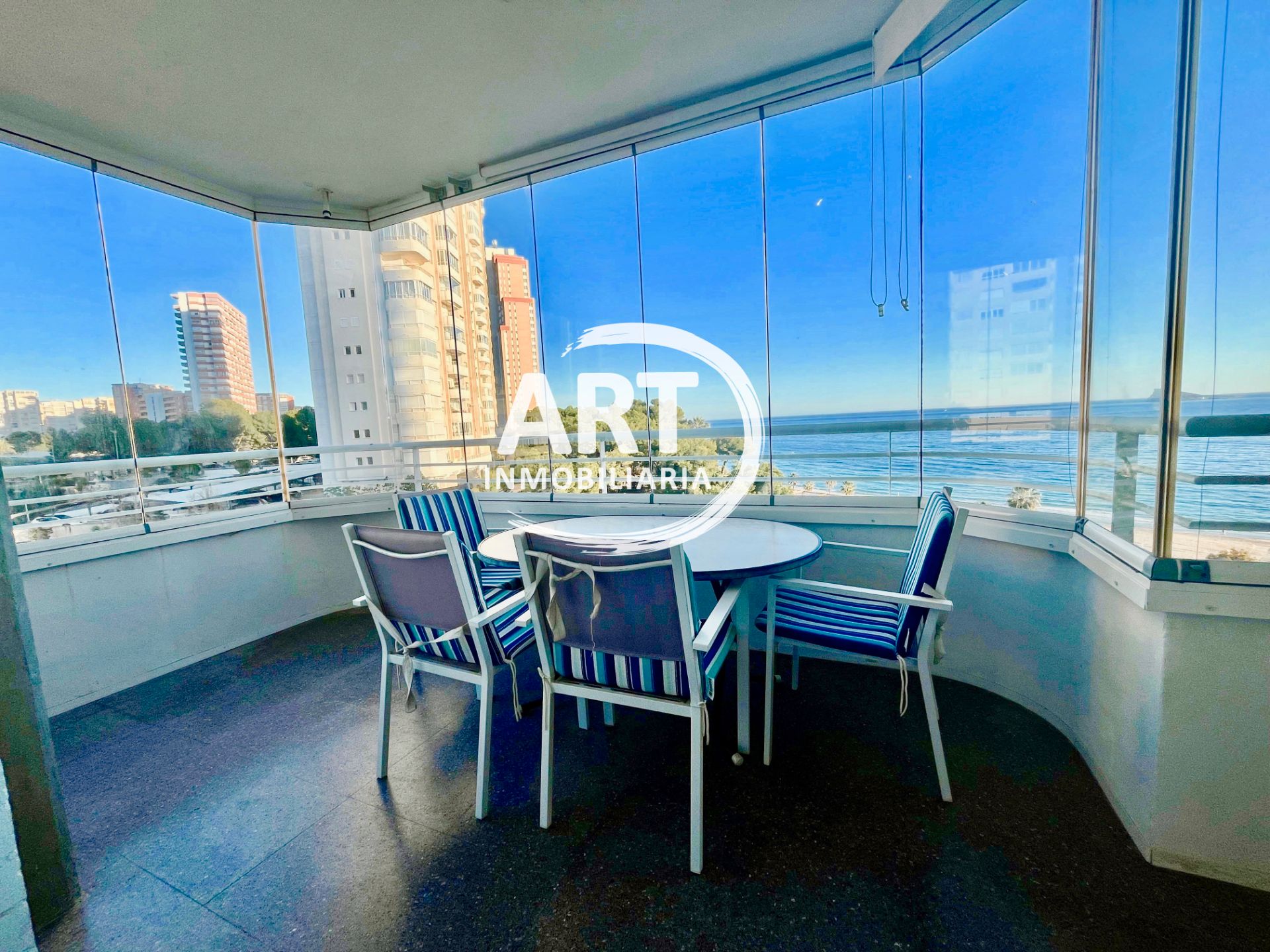 Vista exterior de Apartament en venda en Benidorm amb Aire condicionat, Terrassa i Piscina comunitària