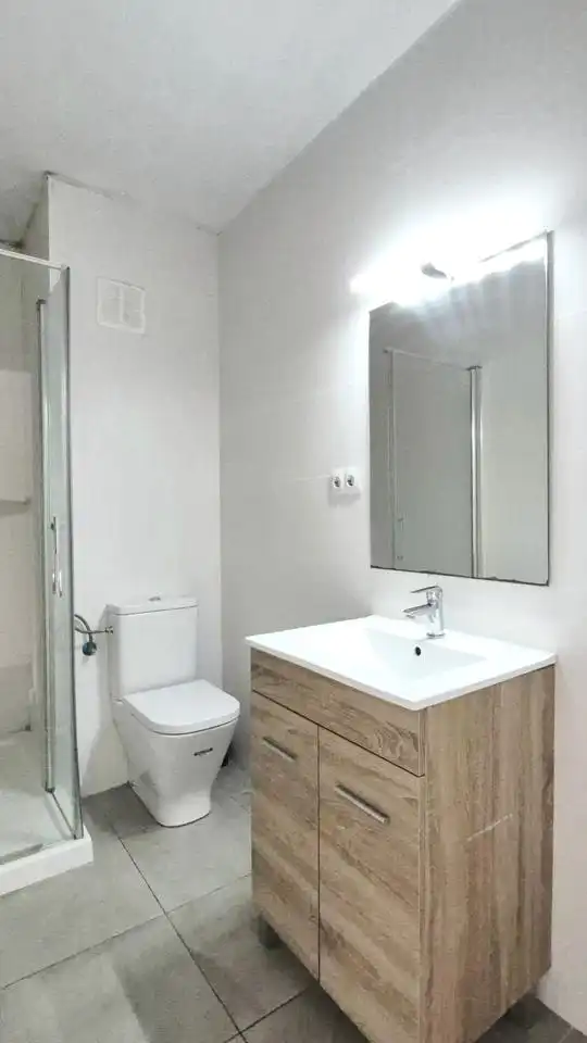 Bathroom of Flat for sale in Terrassa  with Parquet flooring and Alarm
