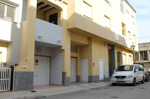 Parking with lift for sale in Parri