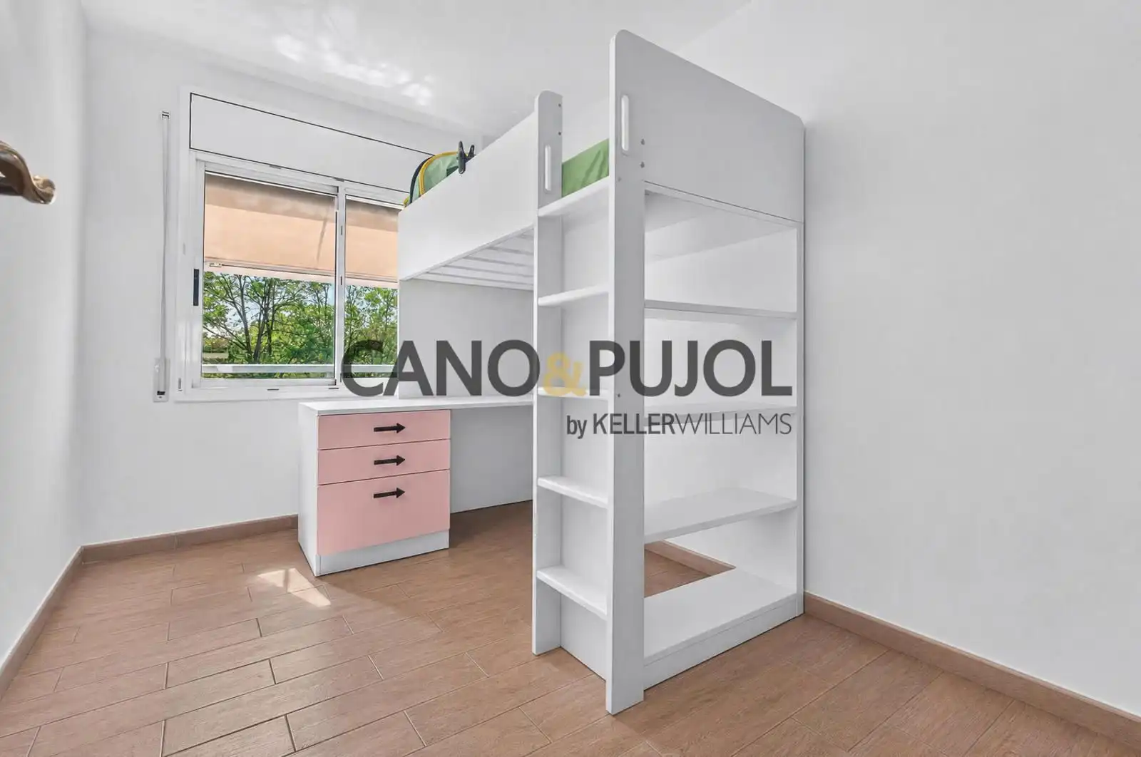 Habitación de Ático en venta en Rubí con Aire acondicionado, Calefacción y Jardín privado