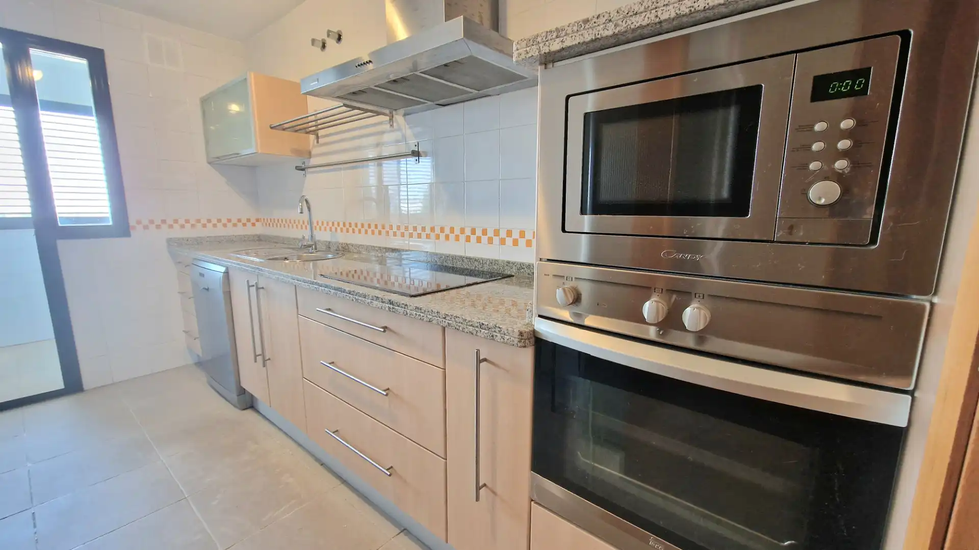 Cocina de Piso en venta en Mairena del Aljarafe con Aire acondicionado, Trastero y Horno