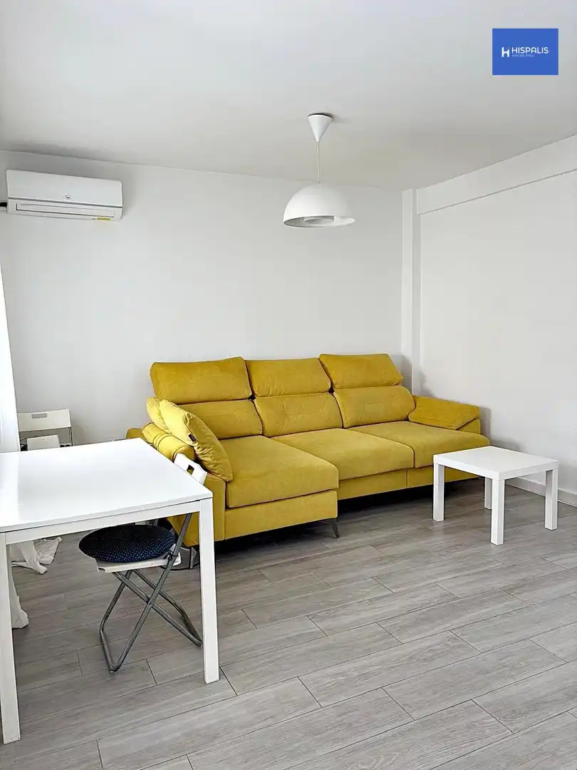 Living room of Flat for sale in Sevilla  with Air Conditioner