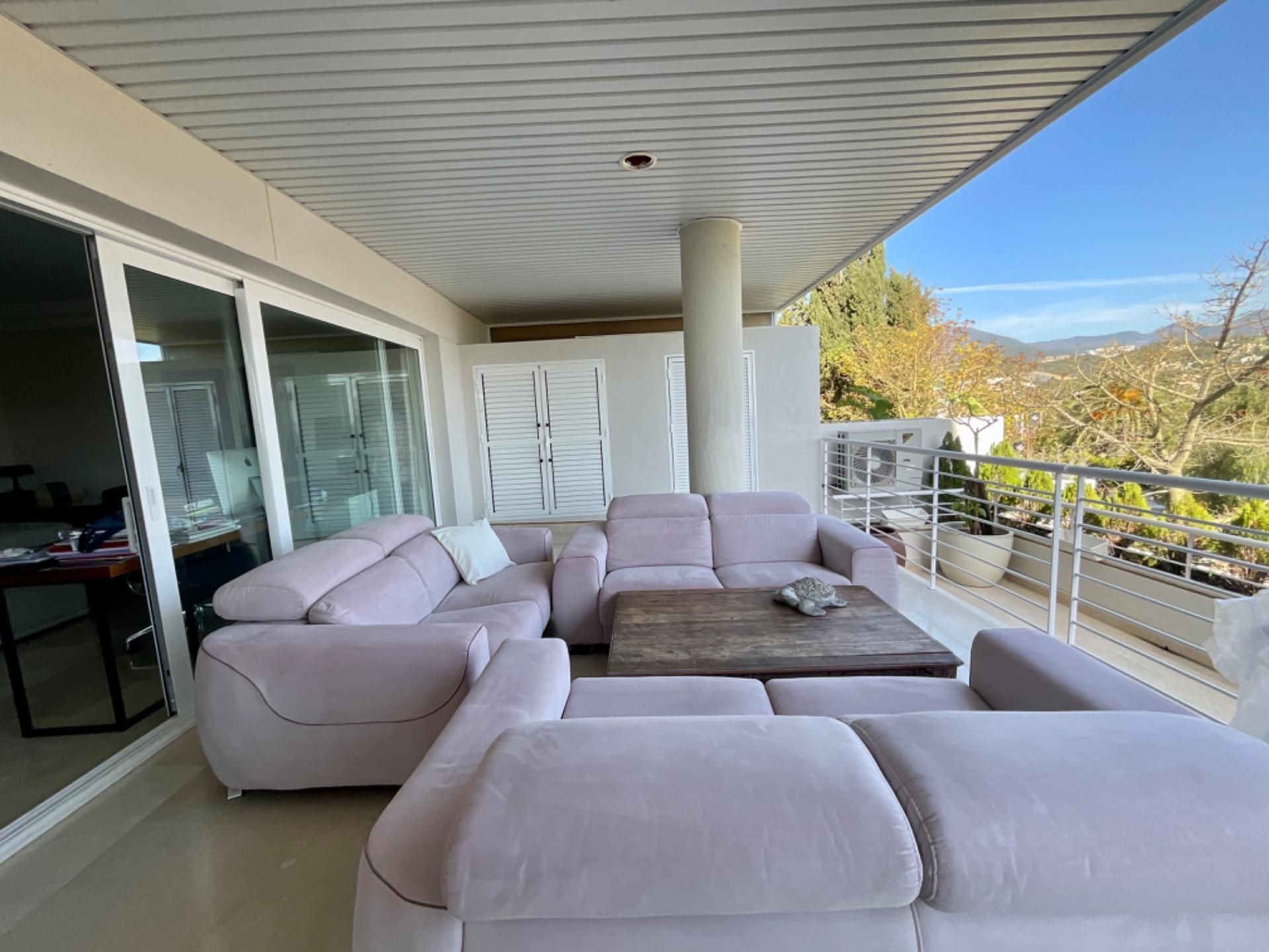 Apartment to rent in Las Brisas, Nueva Andalucía, Marbella