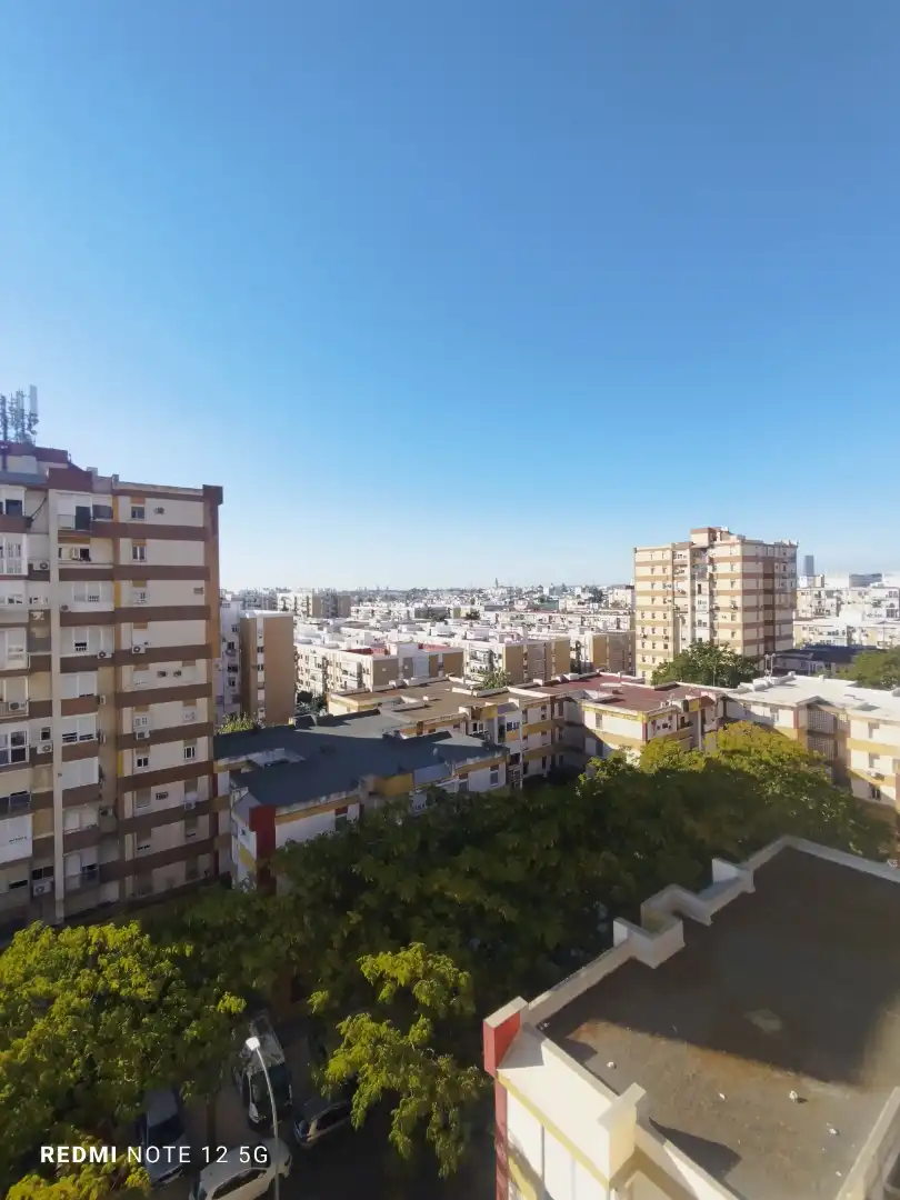 Vista exterior de Piso en venta en Sevilla con Jardín privado, Terraza y Amueblado