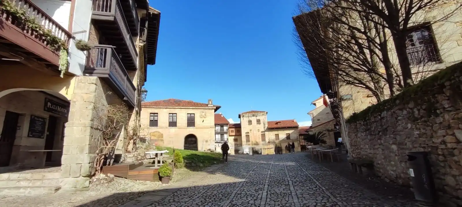 Vista exterior de Àtic en venda en Santillana del Mar amb Calefacció, Terrassa i Balcó
