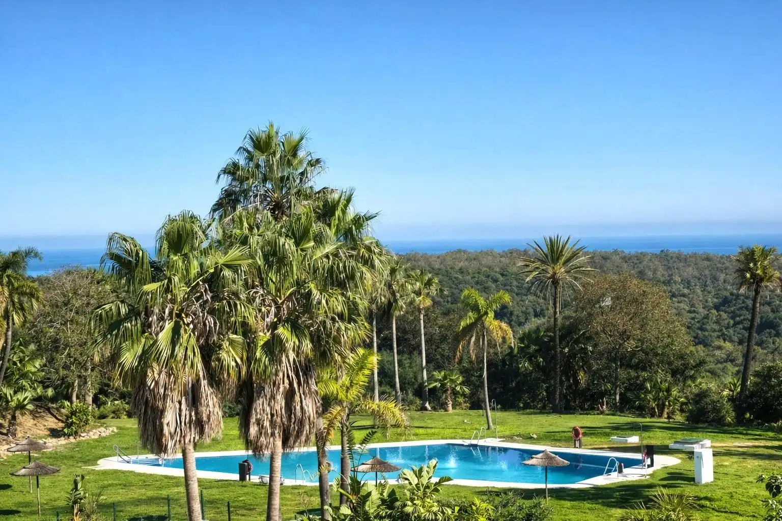Garden of Flat for sale in Sotogrande  with Air Conditioner, Heating and Private garden
