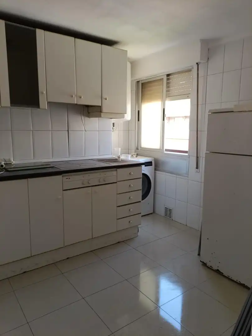 Cocina de Piso en venta en Miranda de Ebro con Calefacción, Terraza y Balcón