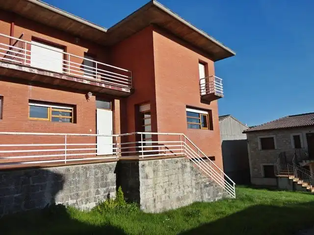 Vista exterior de Casa adosada en venta en Hontoria del Pinar con Calefacción, Terraza y Trastero
