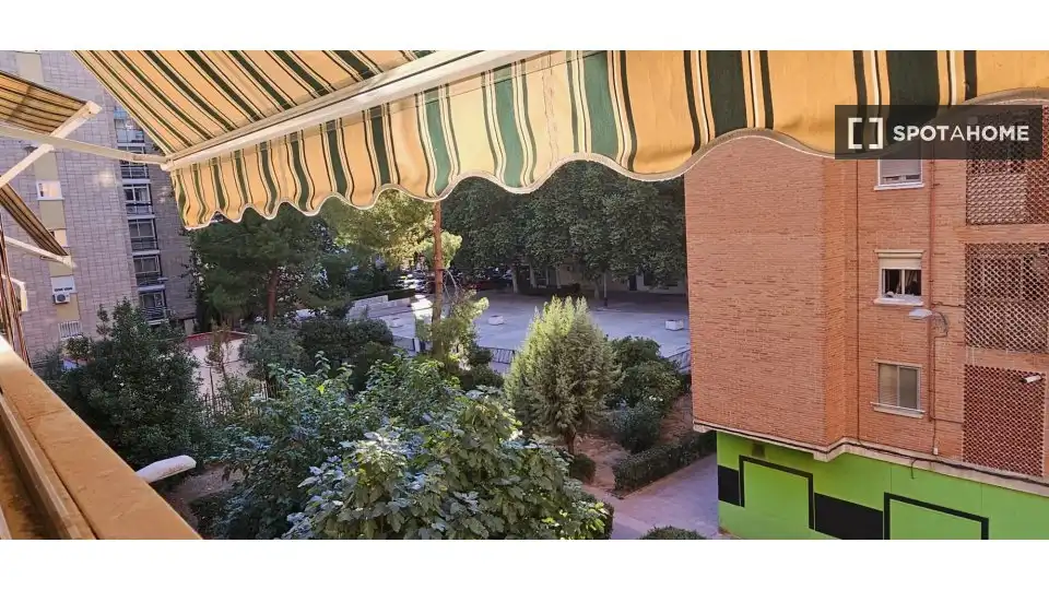 Terraza de Piso de alquiler en Alcalá de Henares con Aire acondicionado, Calefacción y Amueblado