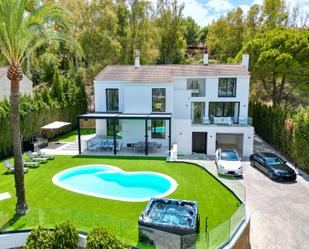 Vista exterior de Casa o xalet de lloguer en Marbella amb Aire condicionat, Terrassa i Piscina