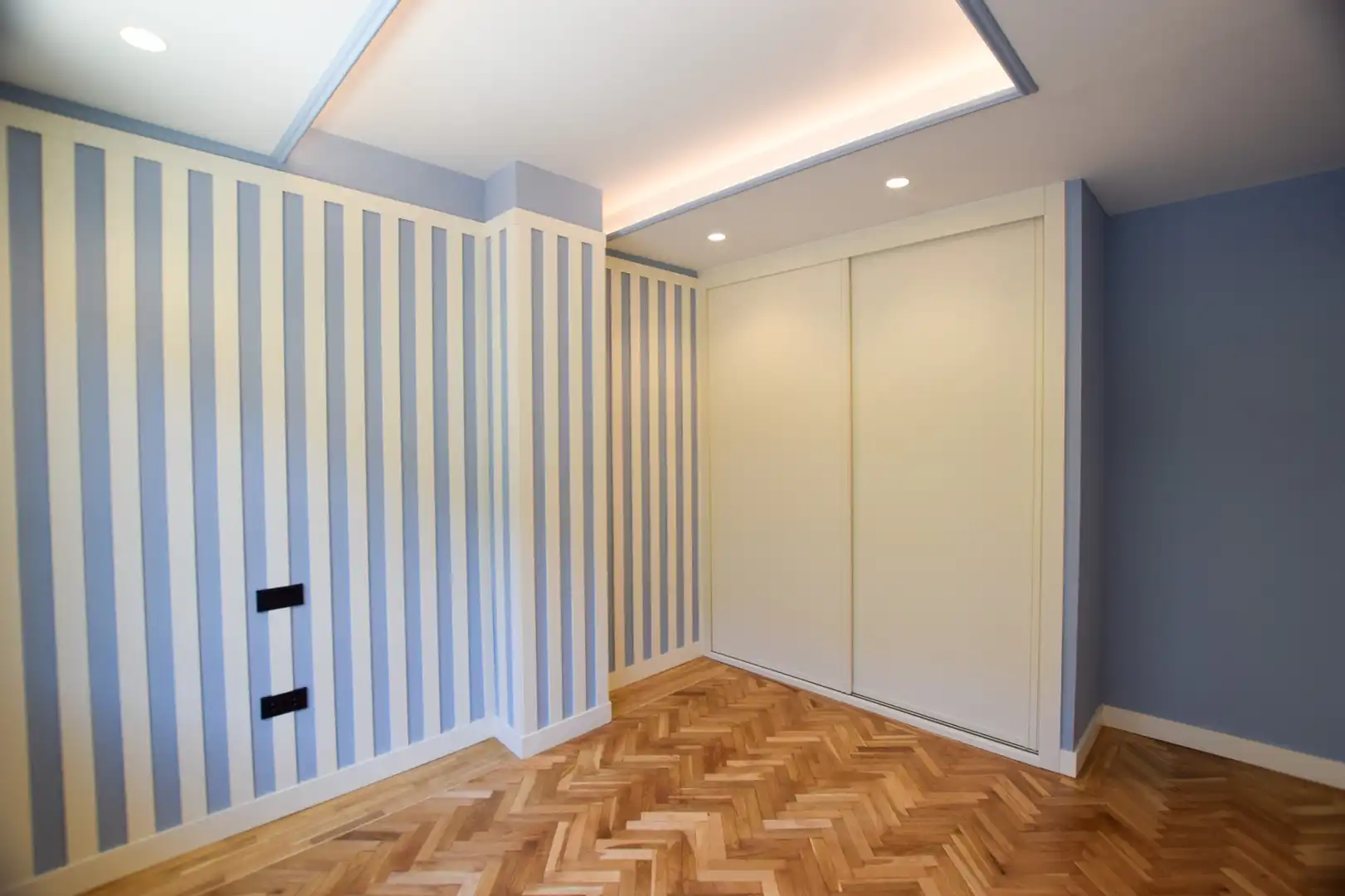 Bedroom of Detached homes for sale in Pozuelo de Alarcón  with Air Conditioner, Heating and Private garden