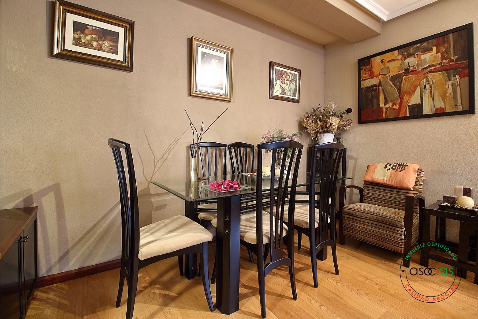 Menjador de Pis en venda en Gijón  amb Calefacció, Parquet i Balcó