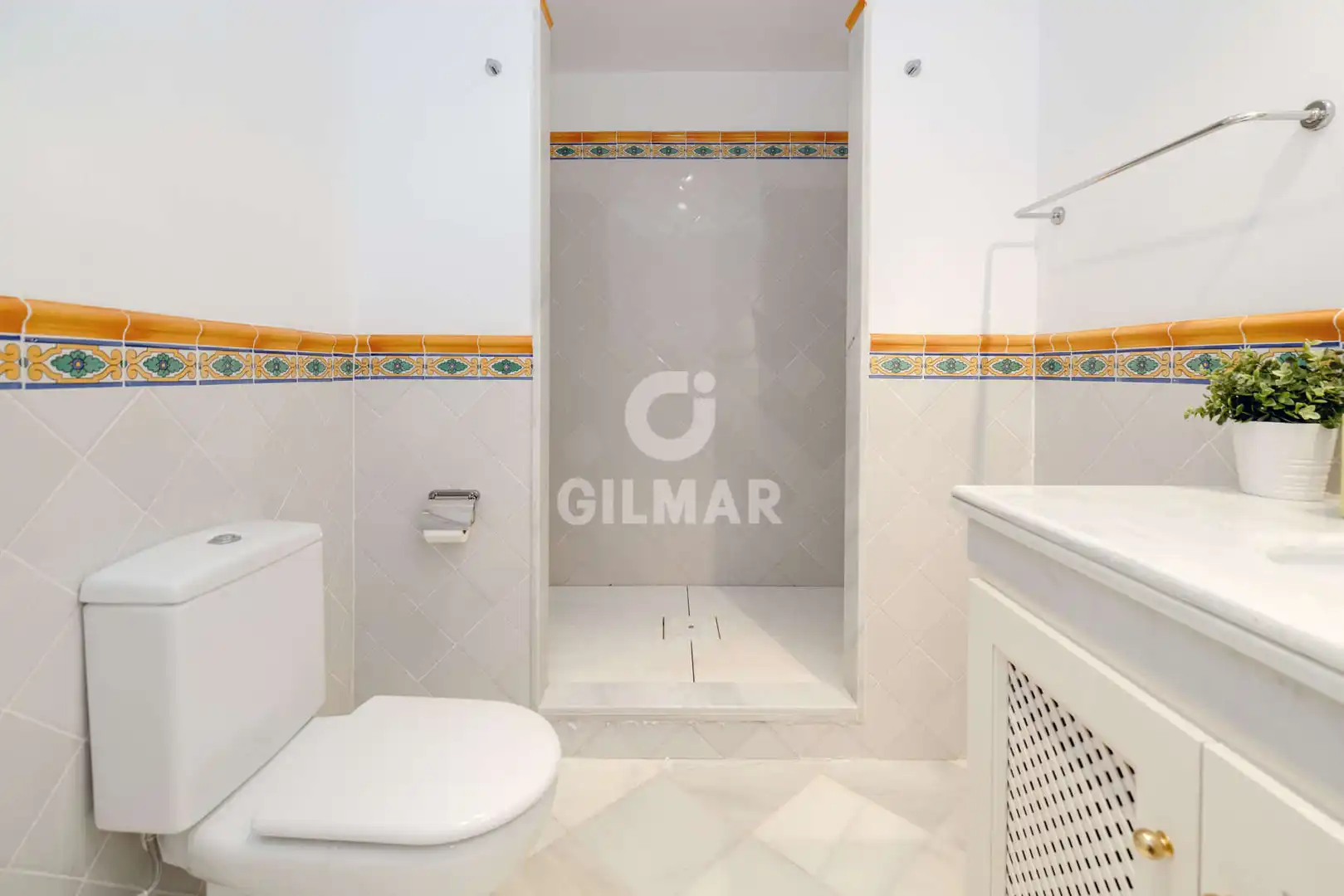 Baño de Casa adosada en venta en Benahavís con Calefacción y Piscina