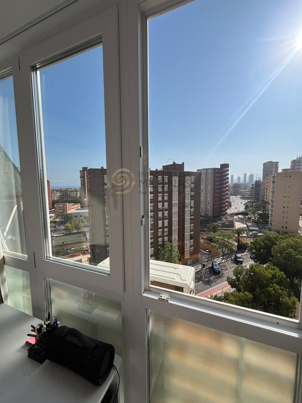 Vista exterior de Estudi en venda en Benidorm amb Aire condicionat i Piscina comunitària