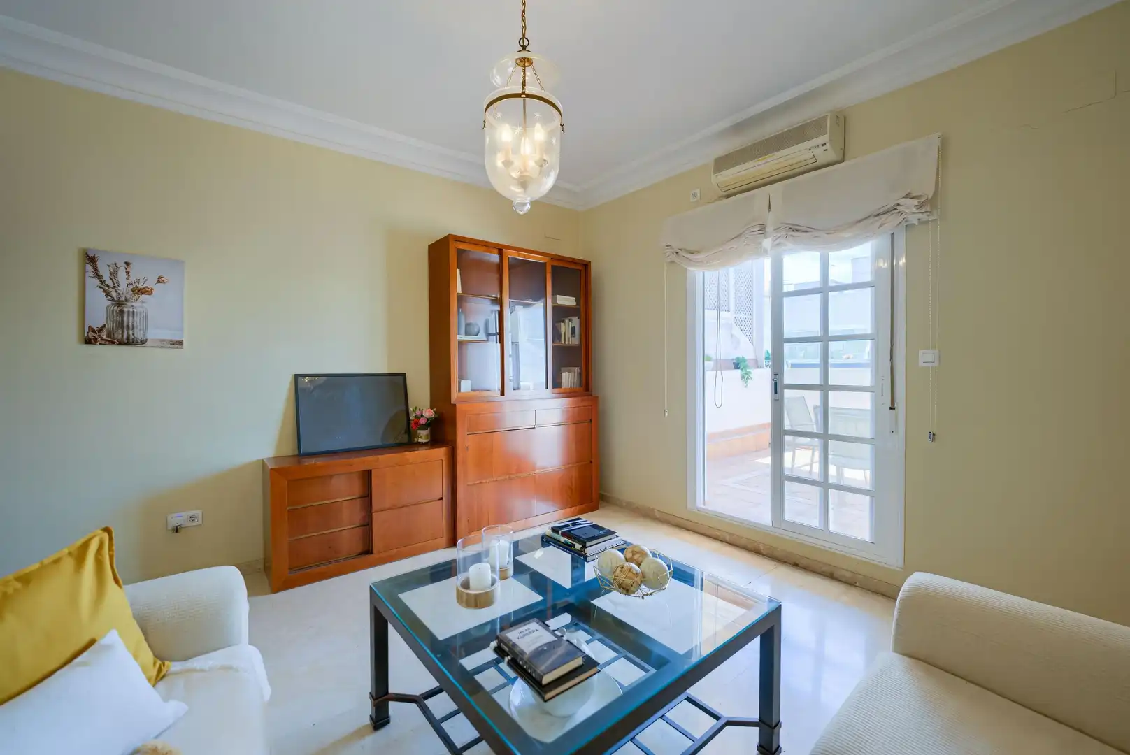 Sala de estar de Apartamento en venta en Sevilla con Alarma
