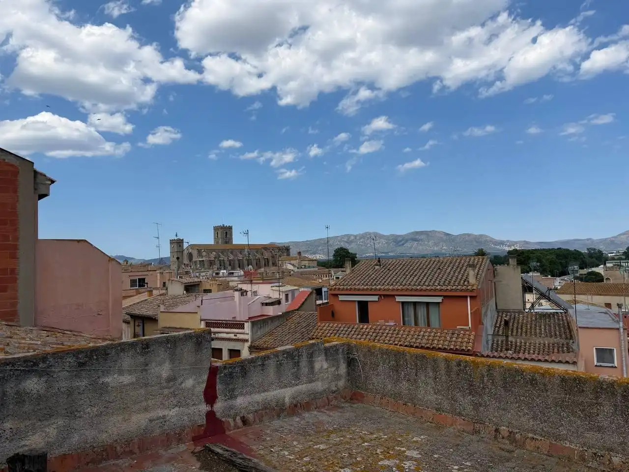 Vista exterior de Edifici en venda en Castelló d'Empúries