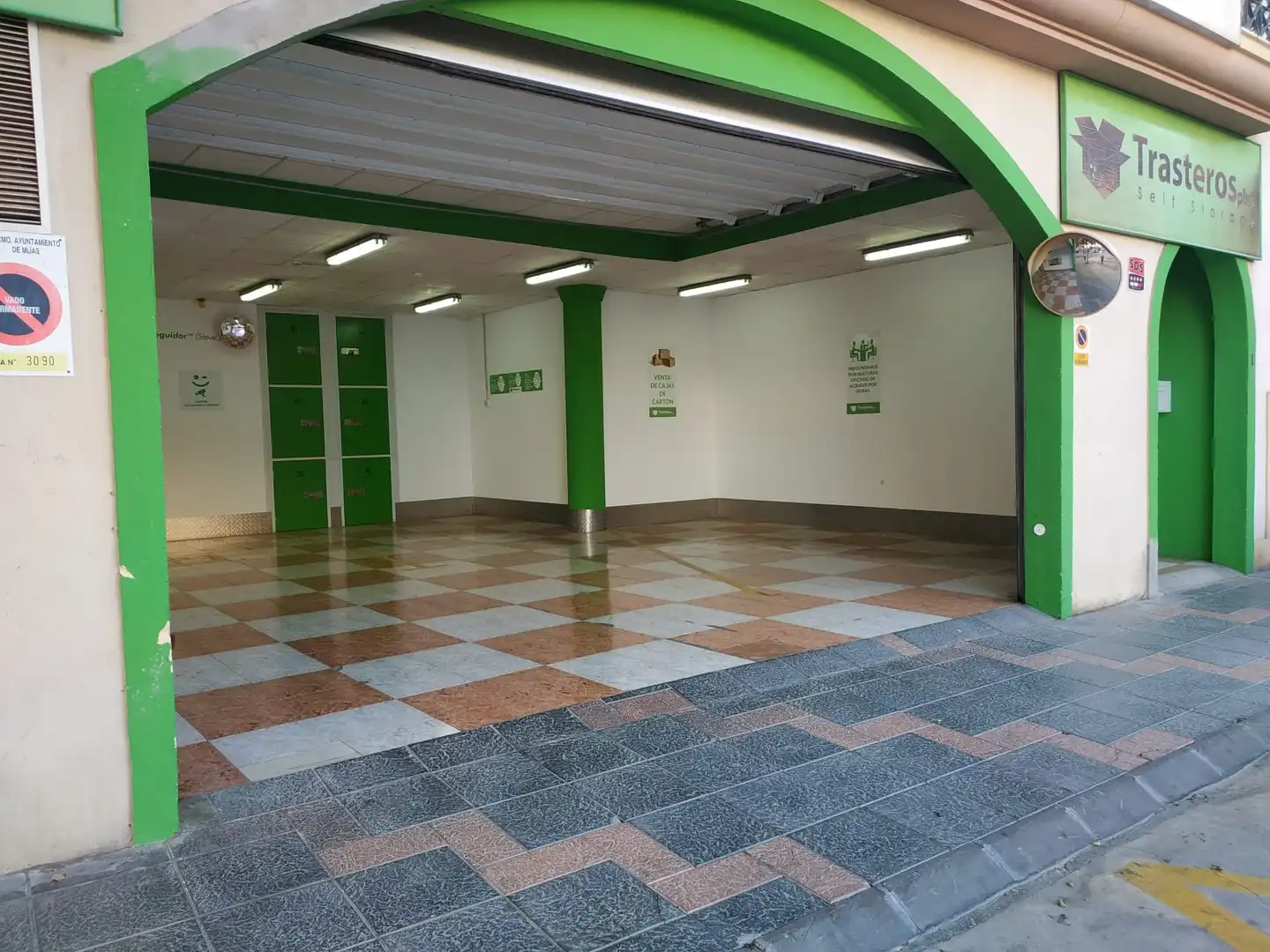 Storage room for rent in Calle Virgen de Fátima, 1, Centro