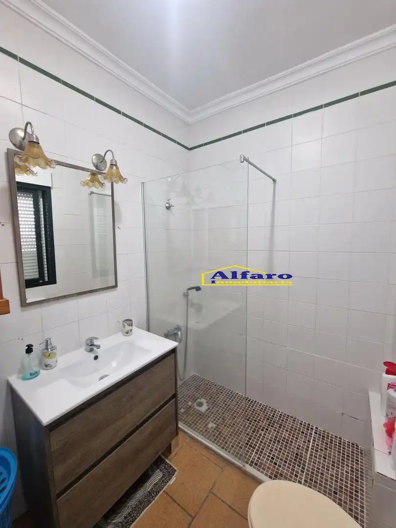 Bany de Casa o xalet en venda en Almonte amb Aire condicionat, Terrassa i Piscina