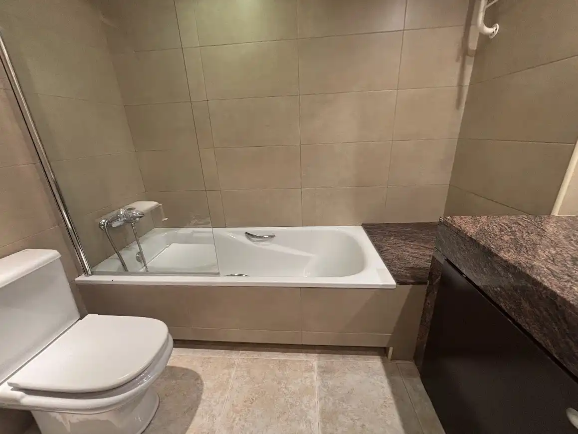 Baño de Ático en venta en Gavà con Aire acondicionado, Terraza y Trastero