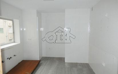 Flat for sale in Calle de Felipe de Diego, Palomeras Bajas