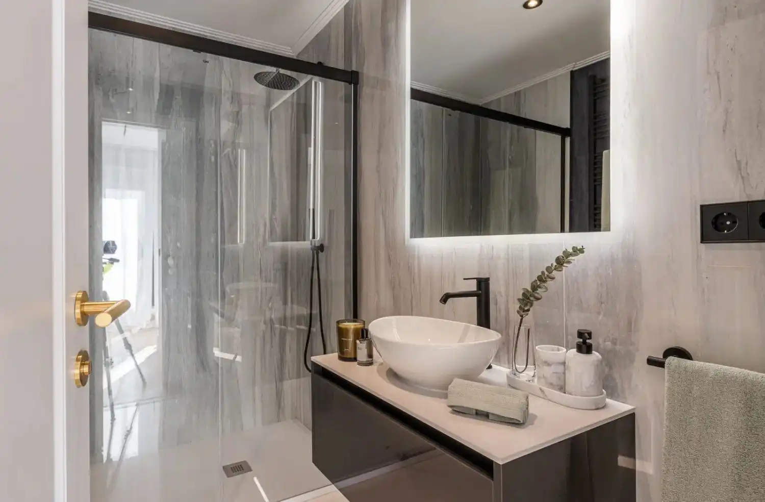 Badezimmer von Wohnung zum Verkauf in Madrid mit Abstellraum