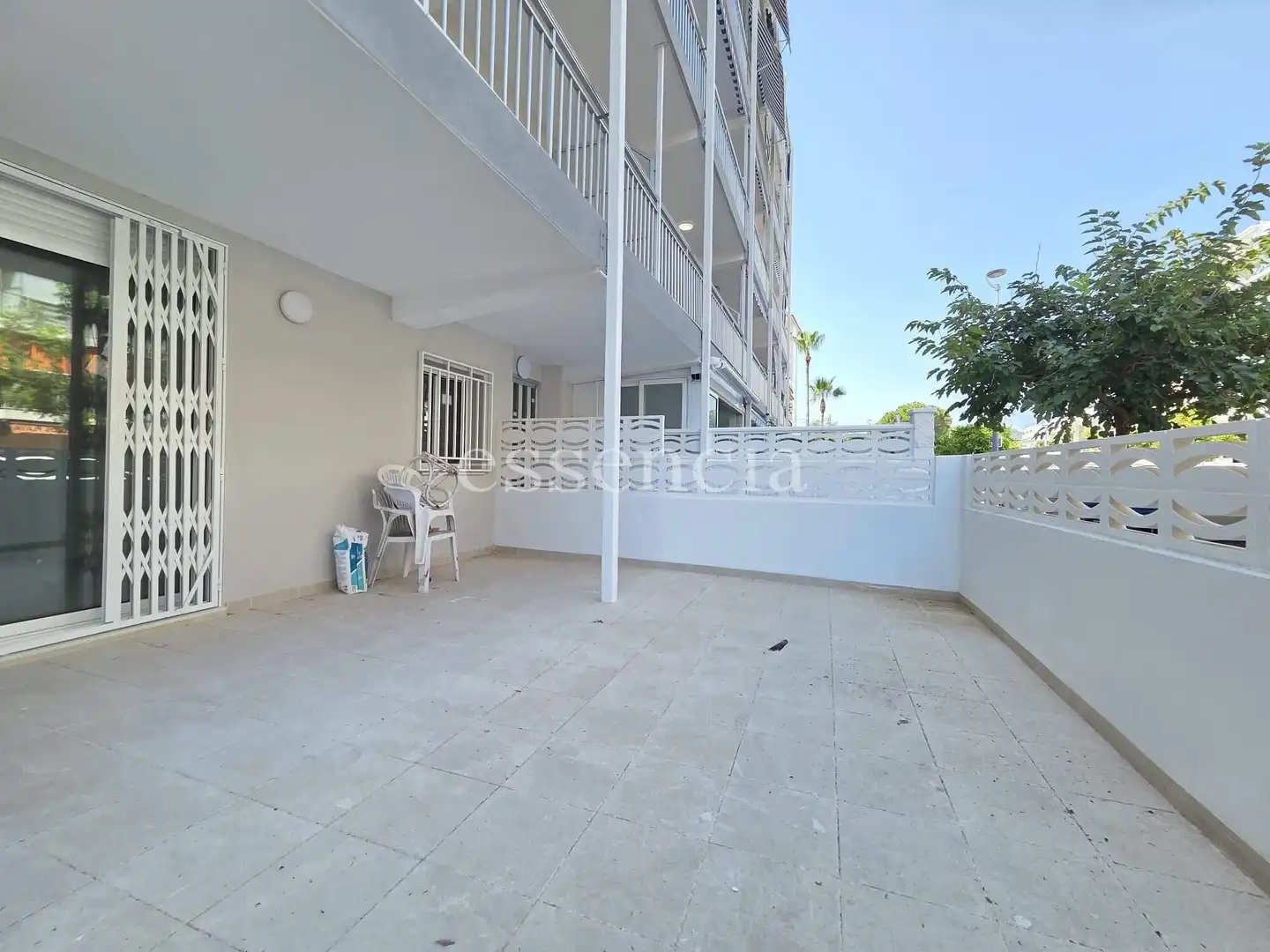 Außenansicht von Wohnungen zum Verkauf in Gandia mit Terrasse
