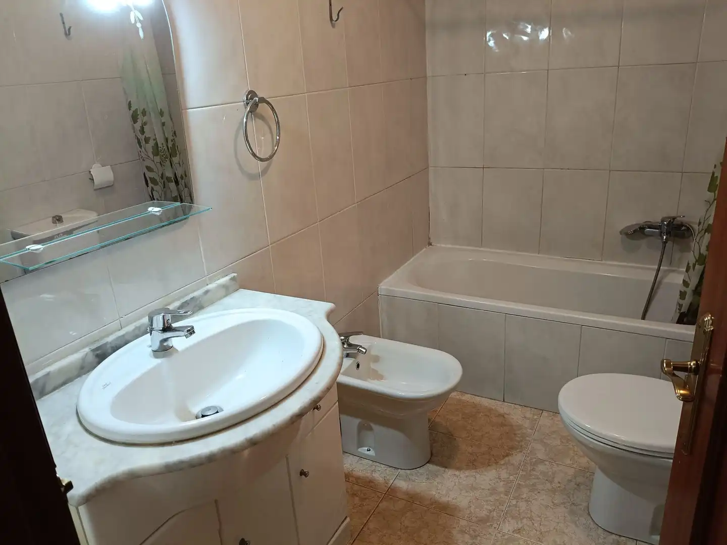 Badezimmer von Wohnungen zum Verkauf in Lleida mit Klimaanlage, Terrasse und Möbliert