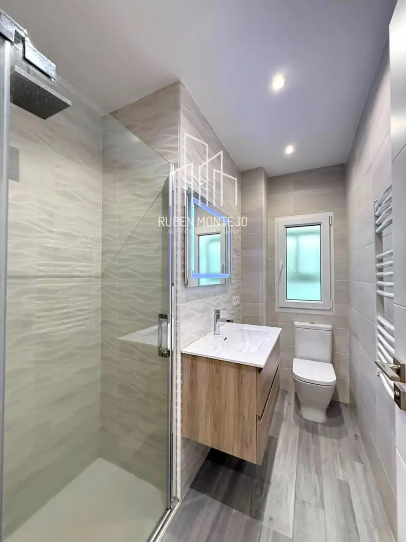 Bathroom of Flat for rent in Salamanca  with Heating, Terrace and Storage room