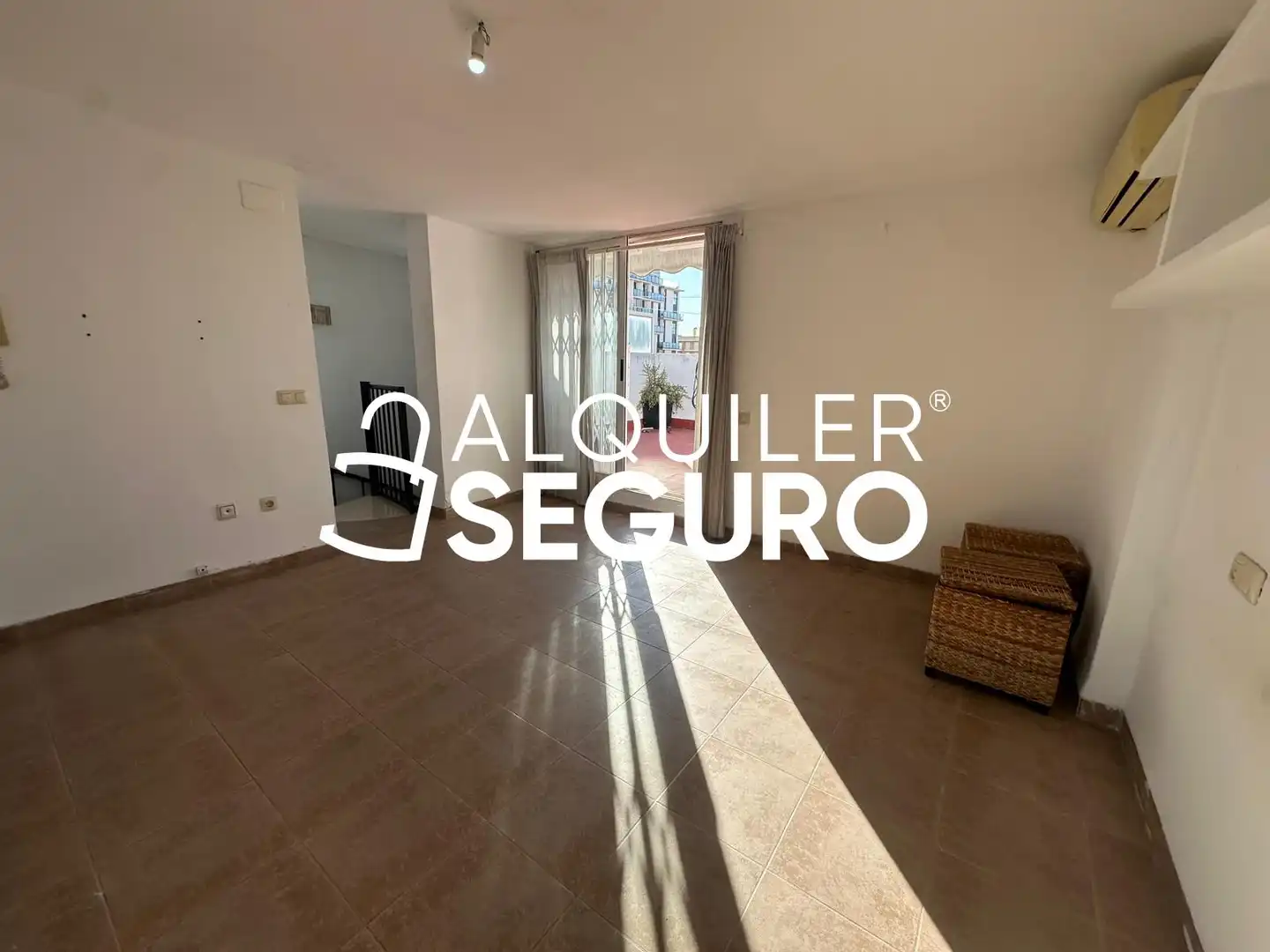 Exterior view of Attic for rent in Mislata  with Air Conditioner and Terrace
