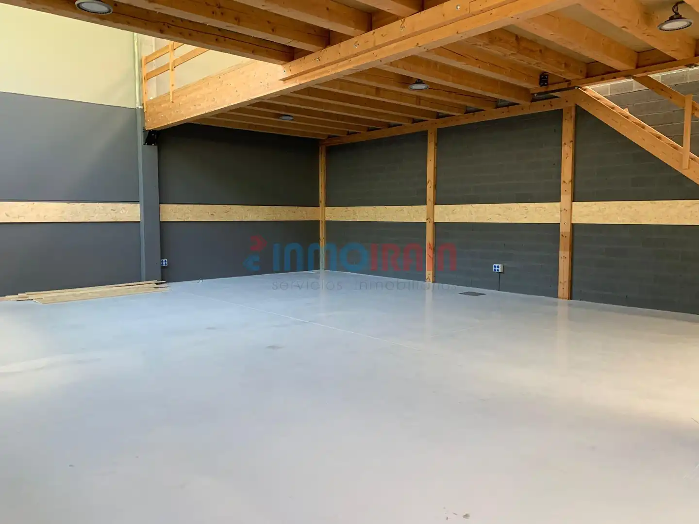 Industrial buildings for rent in Arama
