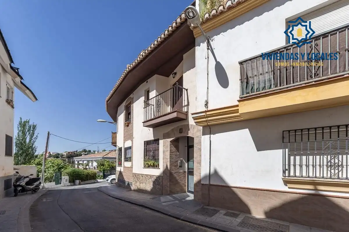Vista exterior de Pis en venda en Monachil amb Aire condicionat i Moblat