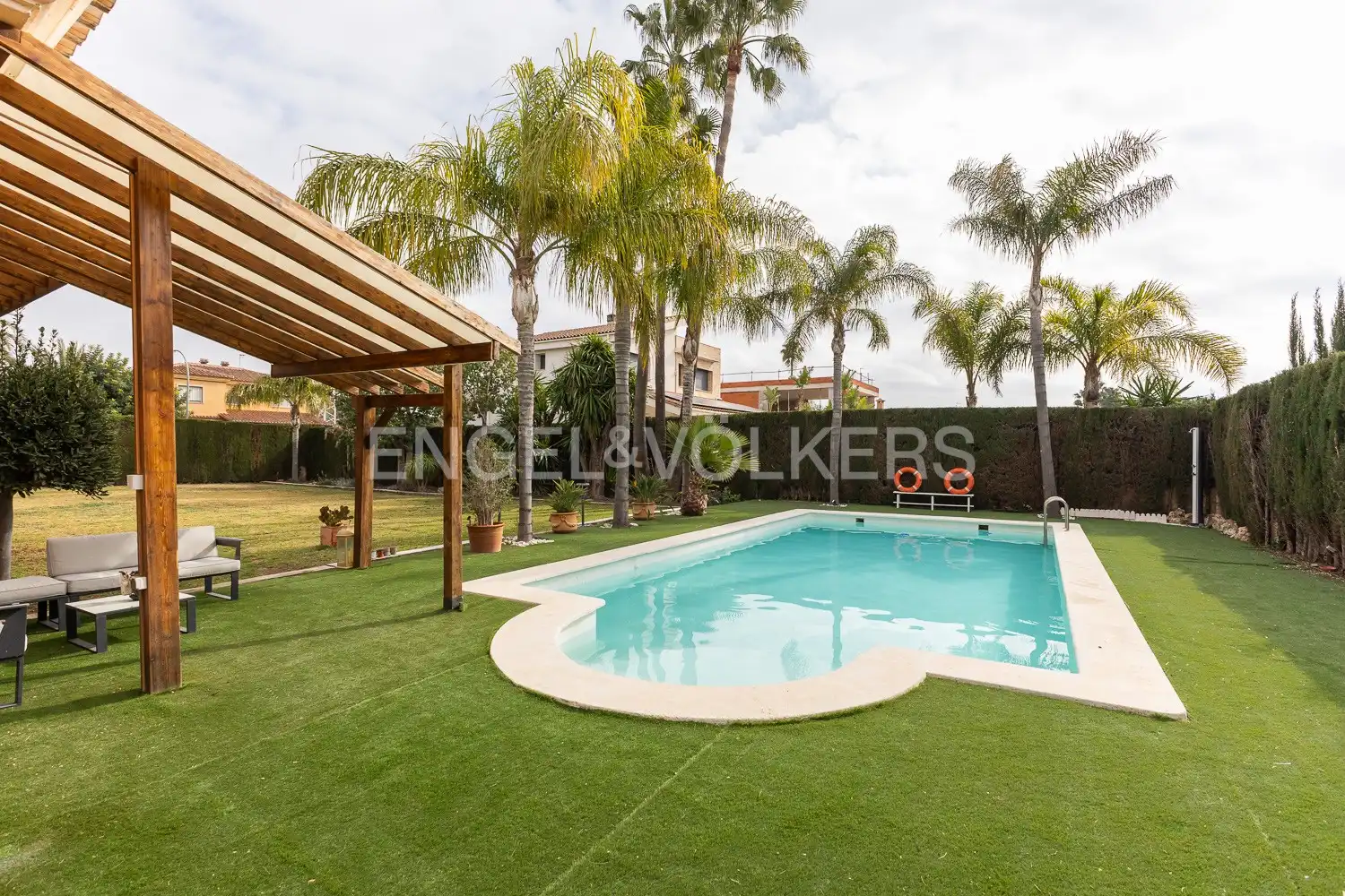 Swimming pool of Houses for sale in L'Eliana  with Air Conditioner, Heating and Private garden