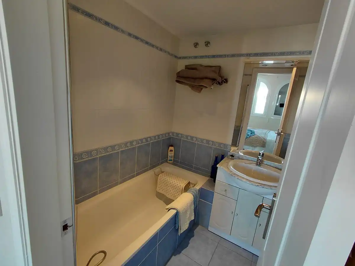 Baño de Ático en venta en Marbella con Terraza, Trastero y Piscina