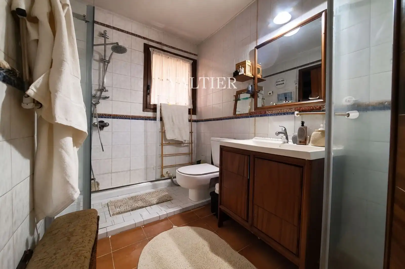 Bathroom of Flat for sale in Madrid  with Terrace, Storage room and Furnished