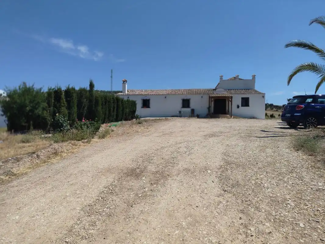 Vista exterior de Finca rústica en venda en Montellano amb Calefacció, Jardí privat i Moblat